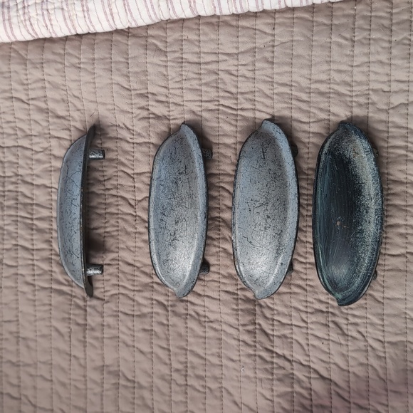 4 Piece Cup Drawer Pulls - Picture 1 of 4